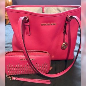 Authentic Michael Kors Pink Purse and Wallet Set💗